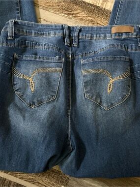Ellen Tracy Dark Blue High-Rise Jeans with Gold Stitching